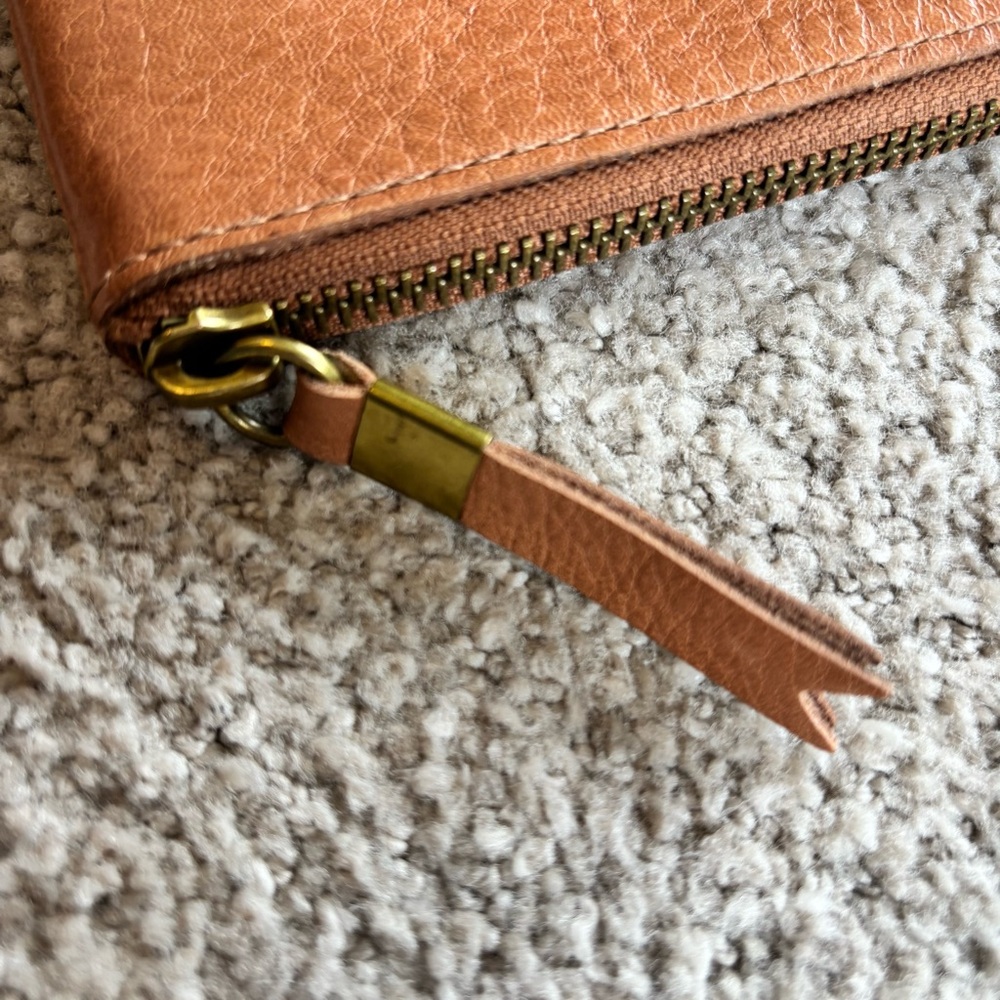 🌈 Madewell Leather Clutch - Picture 4 of 6